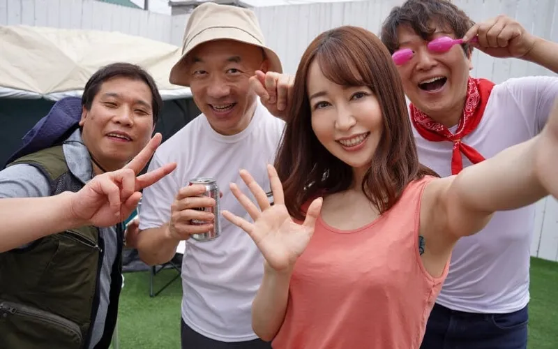 Chồng yêu để vợ yêu cắm trại 3 ngày 2 đêm với hiệp hội khu phố mà không biết…