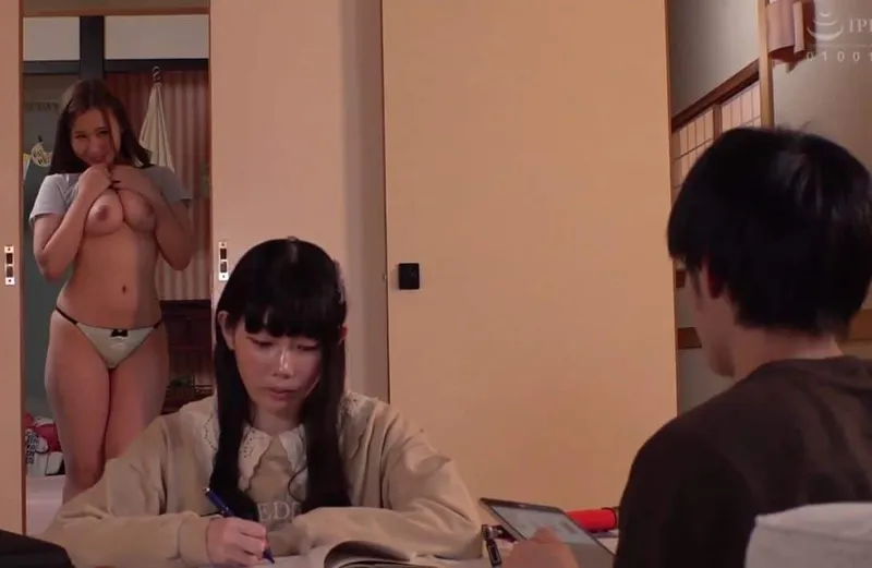 đến nhà bạn gái học nhóm nhưng chị gái cô ấy lại gạ tình