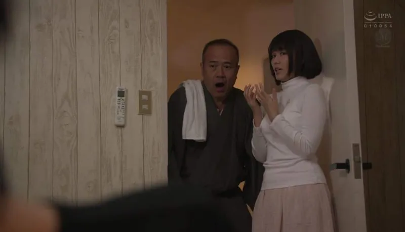 Bố người chồng gài bẫy vợ sắp cưới của con trai để tống tình mỗi ngày