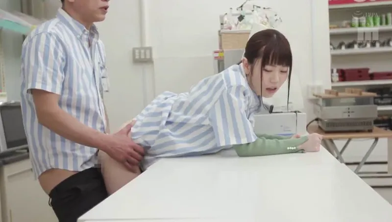 đi làm thêm, cô học sinh bị gã sếp chuốc thuốc kích dục rồi sau đó….