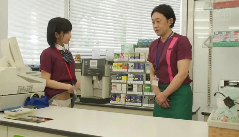 Cô bé dễ thương đi làm thêm gạ quan hệ anh quản lý