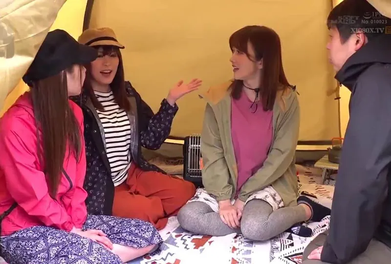 Chuyện lạ đời, ông xã thay bà xã đi cắm trại với mấy cô bạn của người vợ ở khu phố…