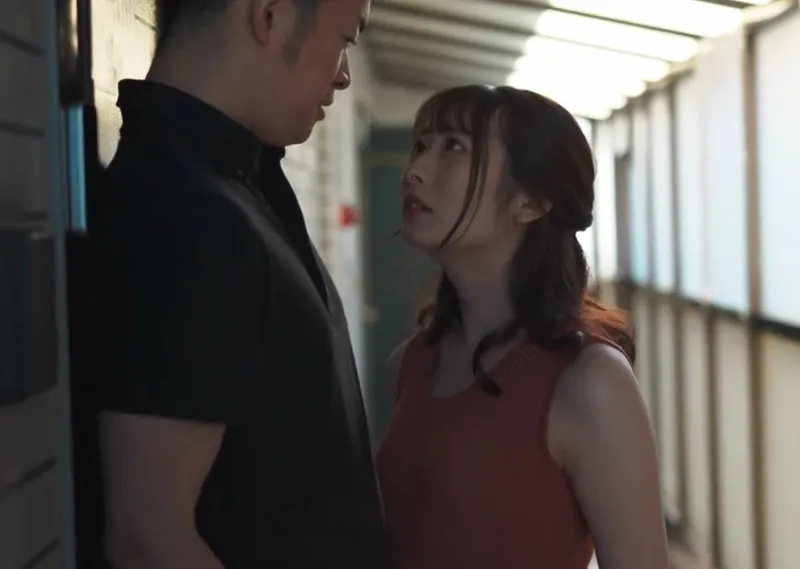 Cô vợ mang thai, tôi bị quyến rũ bởi vợ nhà sát bên thường ở nhà một mình