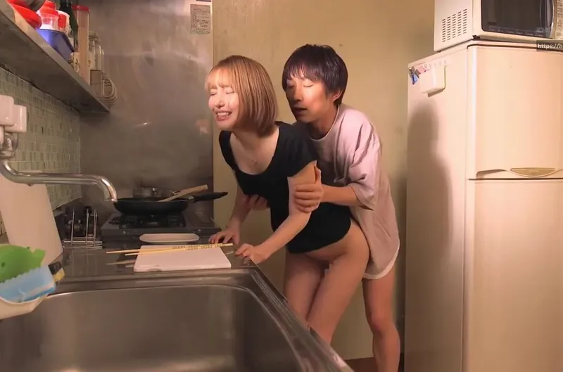 Bạn gái của anh trai mất nết về quê chơi rồi chịch với cậu em chồng