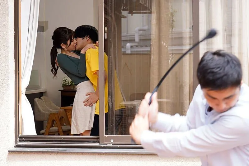 Chồng yêu mãi mê với công việc, cô vợ nảy sinh tình cảm với em ông xã vì cô đơn