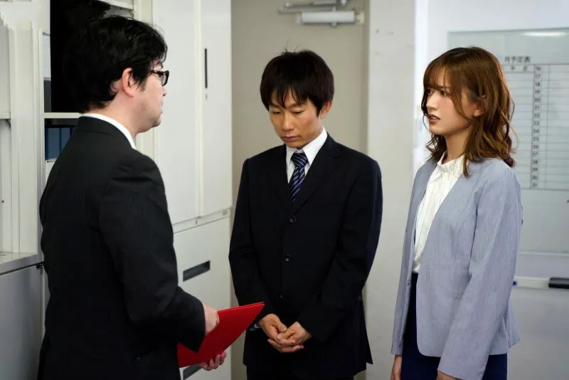 Nghi ngờ cô vợ lén lút với thực tập sinh, gã chồng lắp camera và cái kết bất ngờ